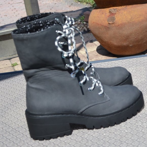 NEW Women's SKECHERS Black Memory Foam Boots Hiking Work KNIT BUZZ Size 7.5 - Picture 2 of 9